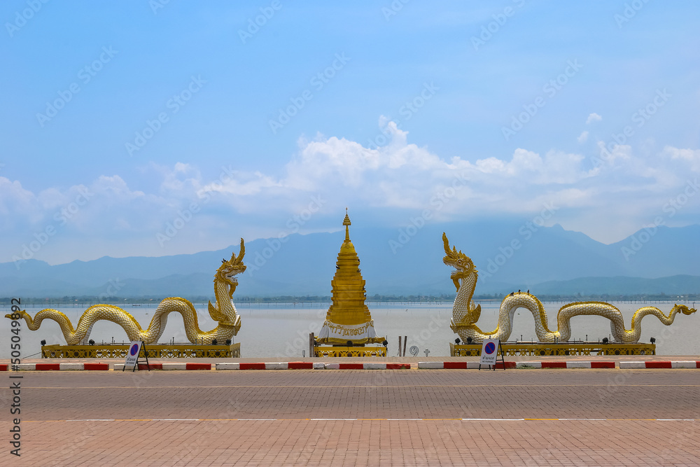 Pagoda and king of Nagaes statue at the holy lake of Phayao, Phayao, Thailand - obrazy, fototapety, plakaty 