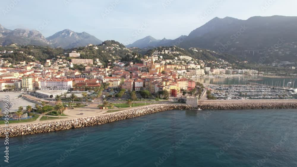 un matin sur la ville de Menton - Alpes-Maritimes un matin sur la ville de Menton - Alpes-Maritimes
