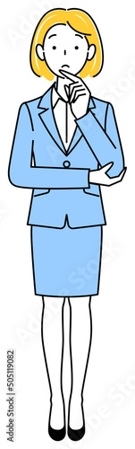真剣に決策を考えているスーツ姿の可愛い女性 全身 立ち姿 イラスト ベクター