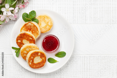 Cottage pancakes with jam