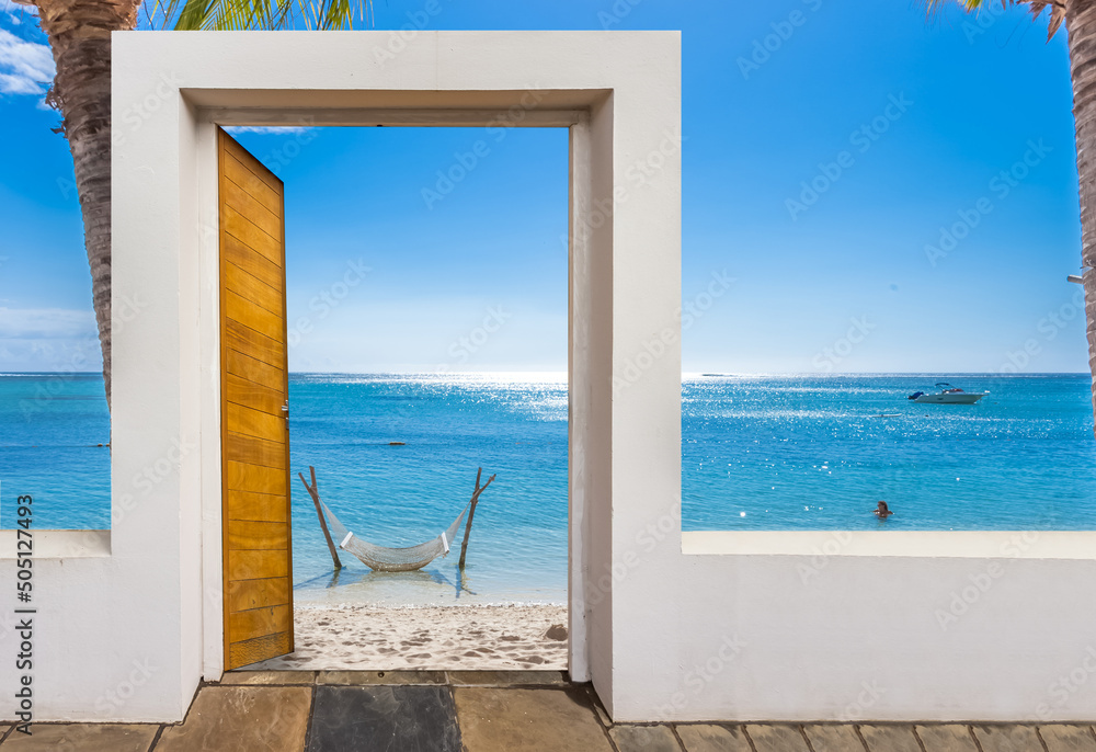 Porte ouverte sur lagon paradisiaque de l’île Maurice 