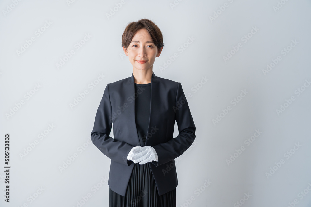 スーツを着た日本人女性 スーツを着た日本人女性
