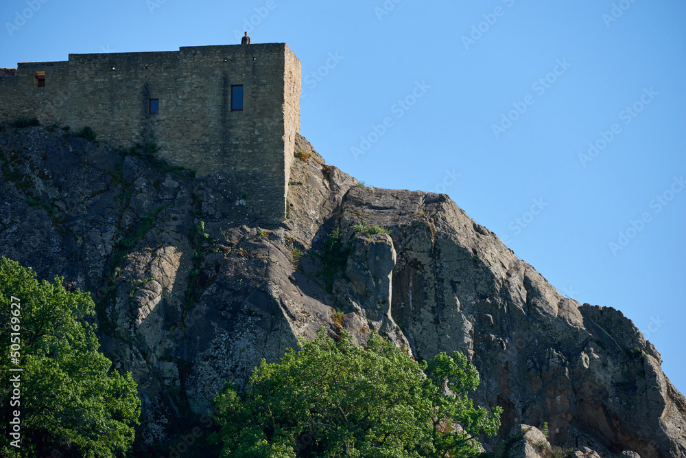 visitors on the tower of the Sperlinga Castle