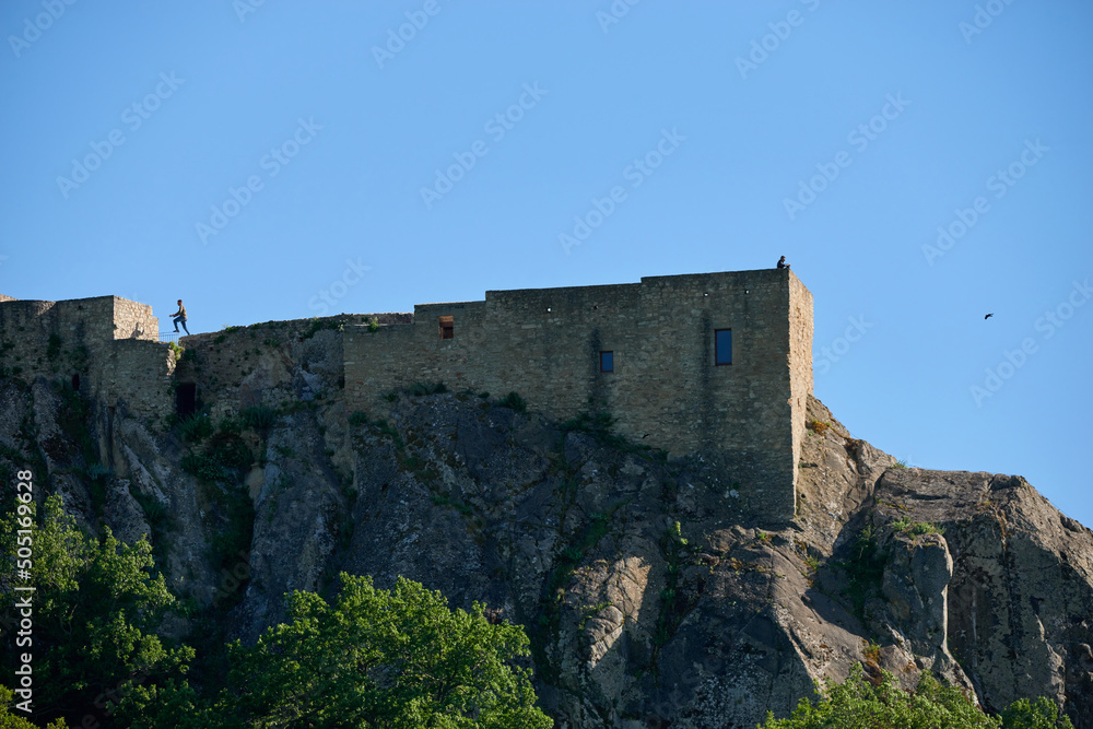 visitors on the tower of the Sperlinga Castle