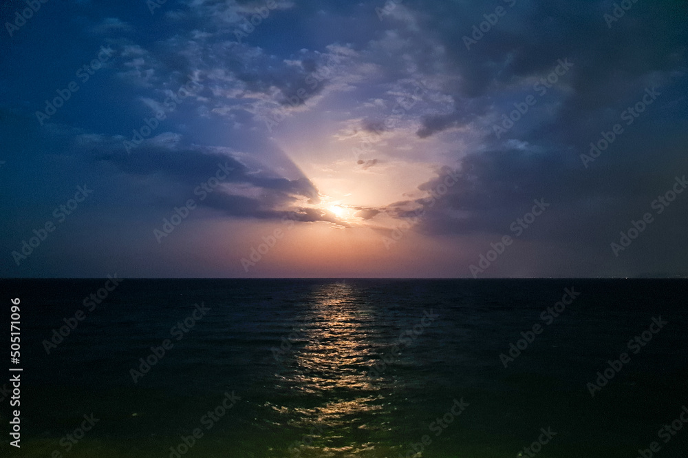 Obraz premium sunset over the sea