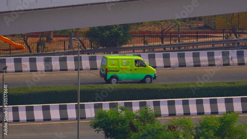 bandra Western Express Highway  top view follow the  delivery van top view photo