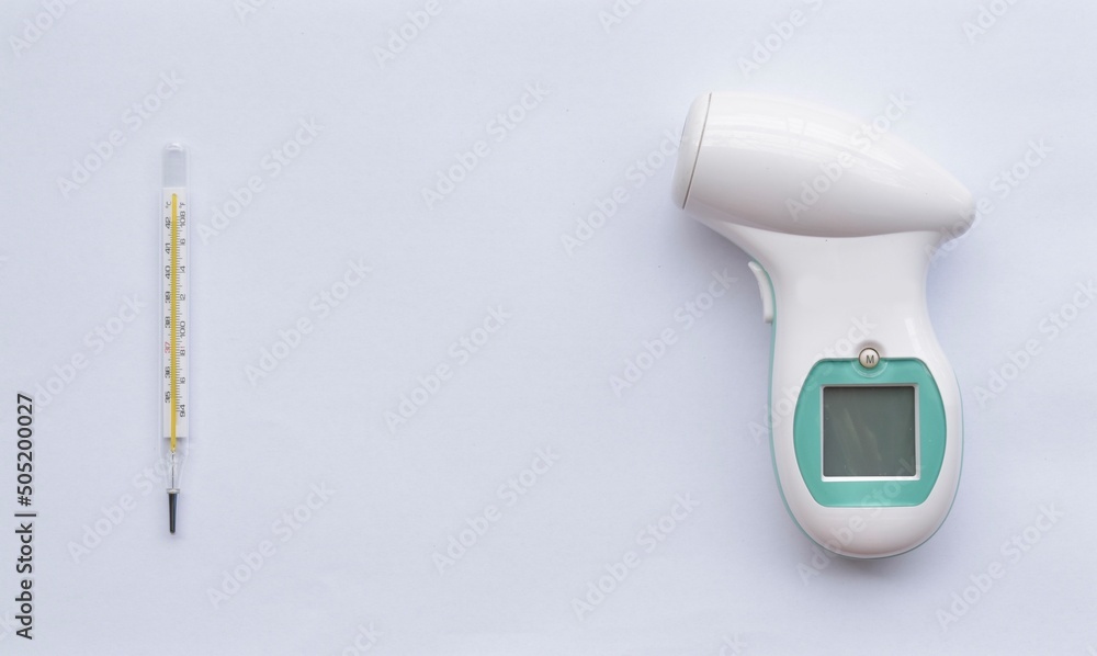 Comparison between mercury glass thermometer versus noncontact