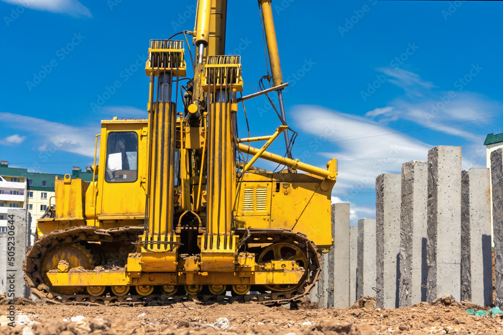 Special equipment for driving foundation piles.