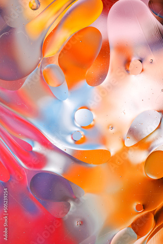 Quadro su tela Close-up of the movement of oil droplets on the water surface