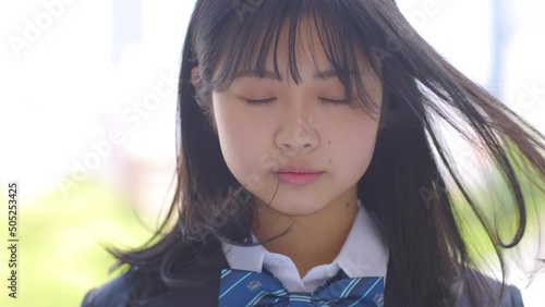 制服の女子学生