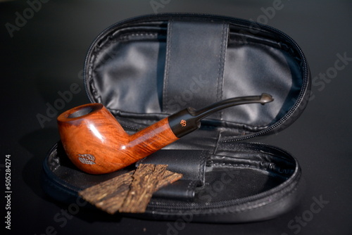 classic bent apple pipe win leather pouch