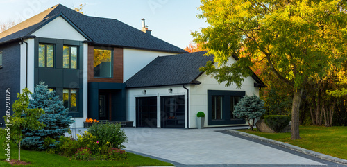 Custom built luxury house in the suburbs of Toronto, Canada Fototapet