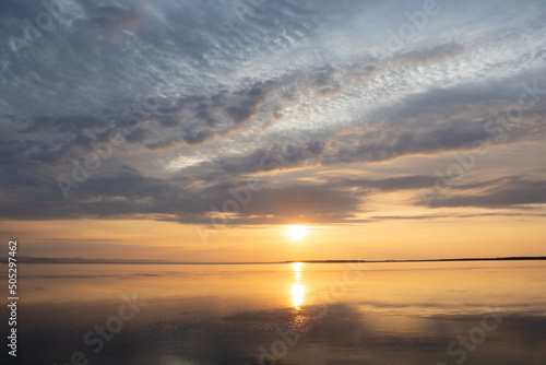 静かな湖の夕日 サロマ湖 