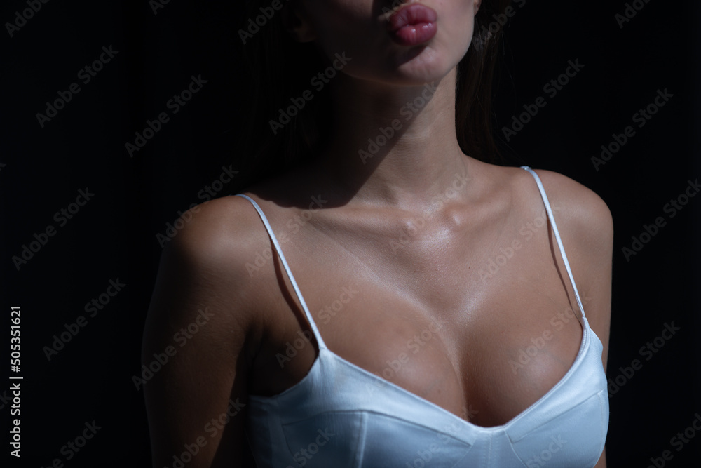 Foto de Close up sexy boobs, breast tits. Beautiful woman body
