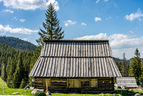 Obraz na płótnie Tatrzański Park Narodowy w górach Tatry w Polsce, szałas na Rusinowej Polanie. w salonie