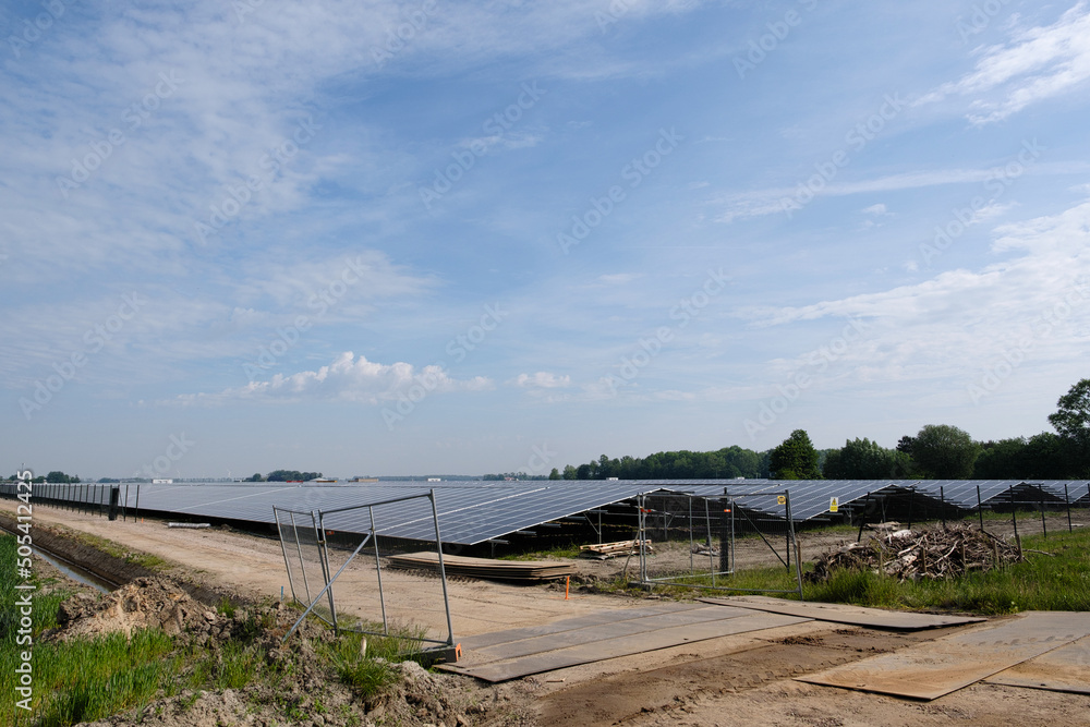 Zonnepark in aanbouw - Solar park under construction