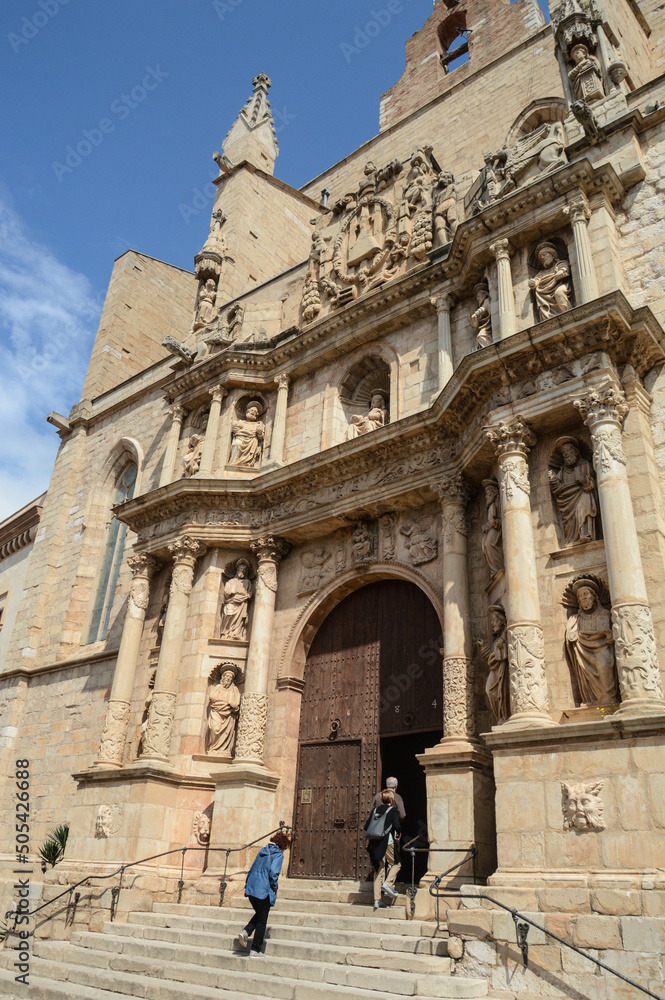 Espagne Catalogne Montblanc ville fortifiée histoire tourisme eglise Santa Maria Baroque porte 