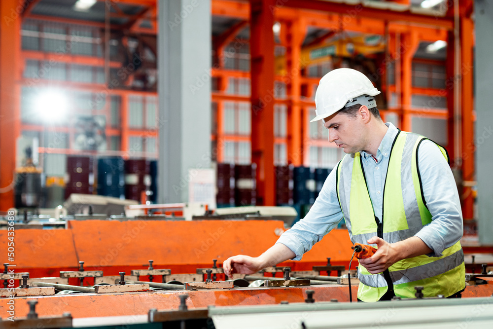 Φωτογραφία Close up hand industrial industrial plant with a tablet in hand, Engineer looking of working at industrial machinery setup in factory