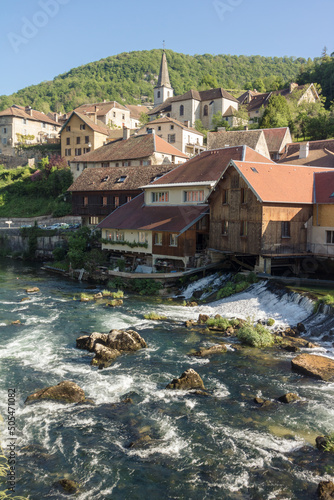 Lods est une commune française située dans le département du Doubs en région Bourgogne-Franche-Comté. Elle est classée parmi les plus beaux villages de France1. photo