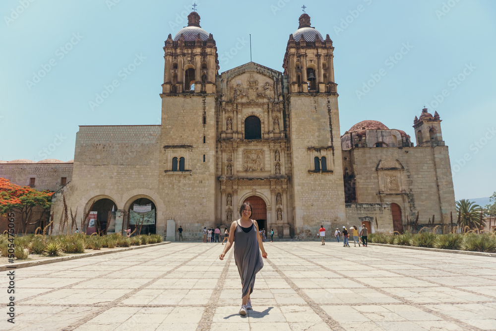 Ταπετσαρία tourist woman walking in oaxaca city mexico