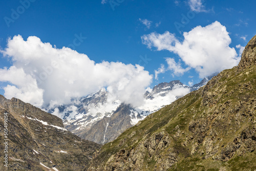 Paysage depuis le chemin de randonnée vers le Refuge de Chabournéou dans la Vallée du Valgaudemar