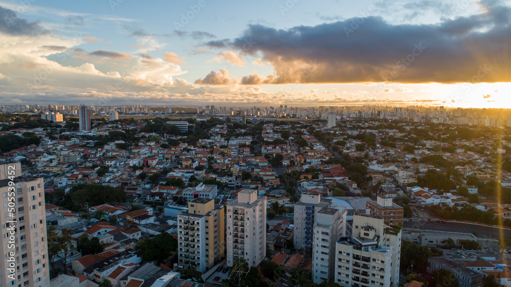 Obraz premium Aerial view of Sao Paulo at sunset with Congonhas Airport in the background. In the neighborhood of Planalto Paulista