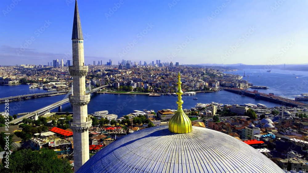 Naklejka premium Golden Horn Bridge, Istanbul Turkey