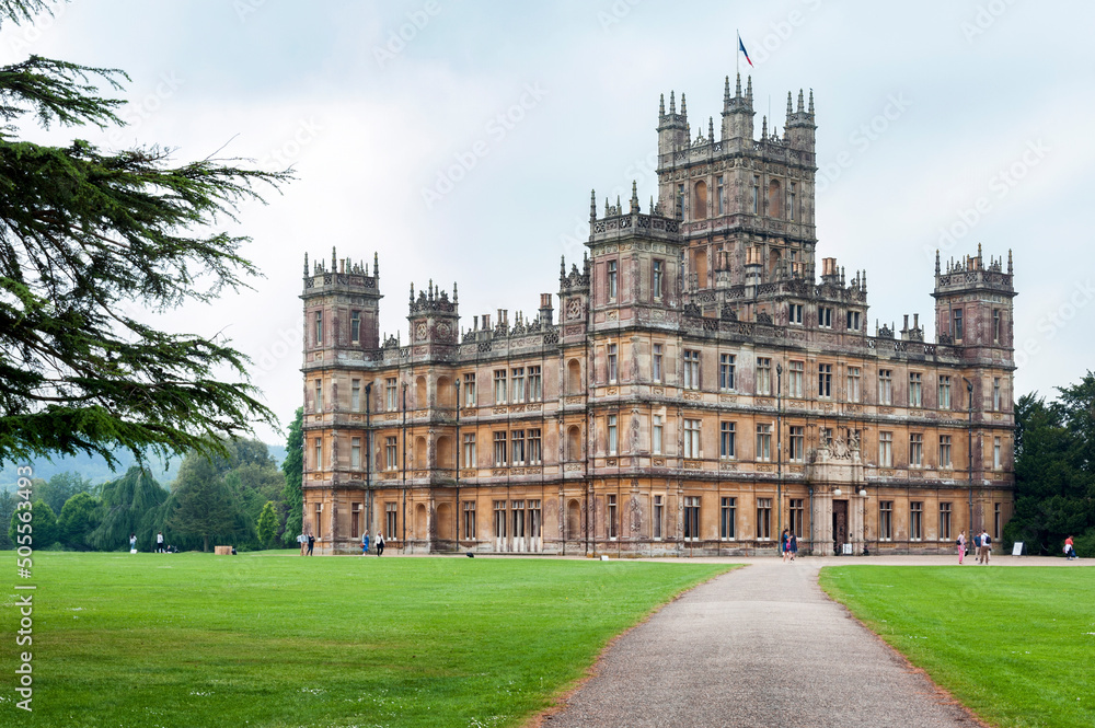 NEWBURY, HAMPSHIRE, ENGLAND - MAY 27 2018: Highclere Castle, a Jacobethan style country house, home of the Earl and Countess of Carnarvon. Setting of Downton Abbey - UK - obrazy, fototapety, plakaty 