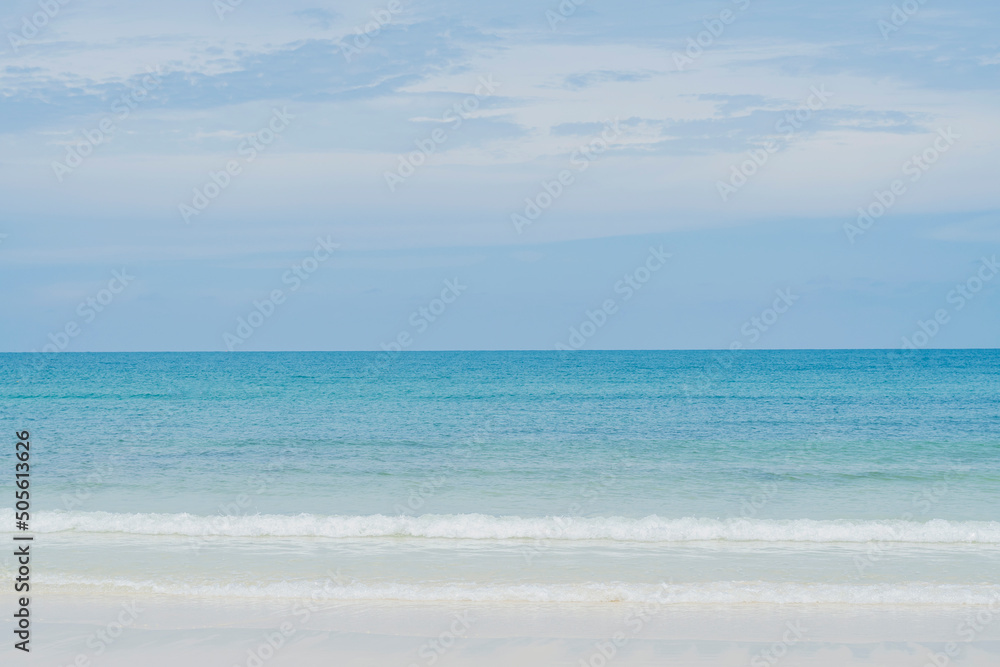 Fototapeta premium beach blue sea beautiful sky relaxing nature