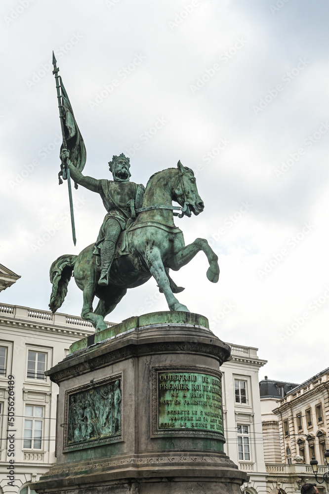 Belgique Bruxelles Place Royale statue Godefroid de Bouillon cathédrale Saint-Jacques-sur-Coudenberg