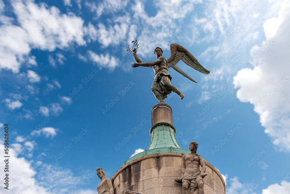 Φωτογραφία Padua downtown (Padova), Detail of Moroni Palace (Palazzo Moroni), town hall, bronze statue of the winged victory, Veneto, Italy, Europe