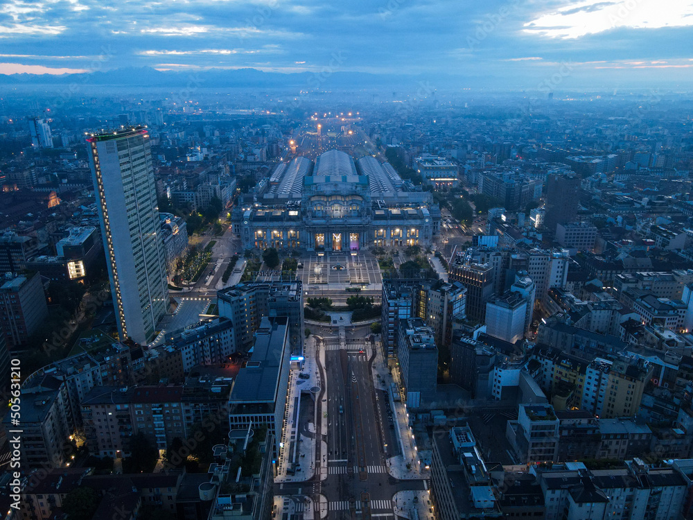Φωτογραφία Milan, Italy - May 08, 2021: Aerial view of Milan Porta Nuova district, city skyline, business buildings and skyscrapers of Palazzo Regione Lombardia, Unicredit Tower, Bosco Verticale in Lombardy