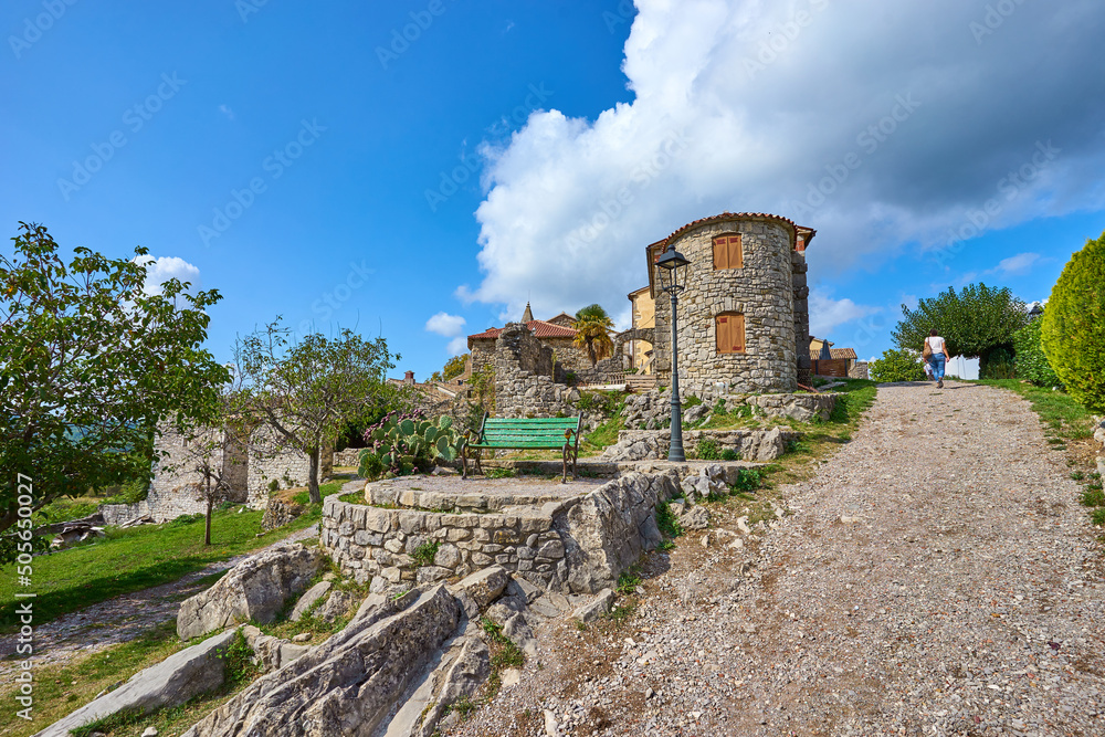 Φωτογραφία City of Hum in Croatia - Smallest City in the World