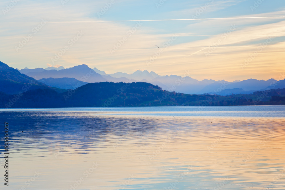 Stadt Zug am Zugersee, Alpen, Schweiz Stadt Zug am Zugersee, Alpen, Schweiz