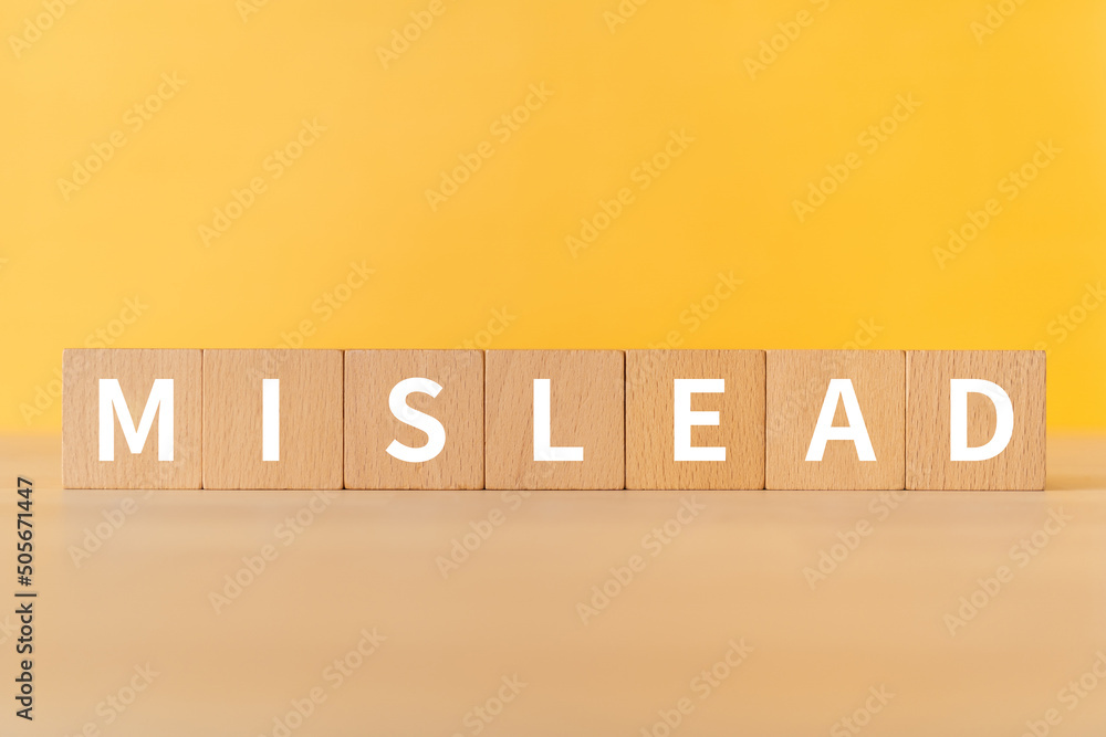 Φωτογραφία ミスリードのイメージ｜「MISLEAD」と書かれた積み木
