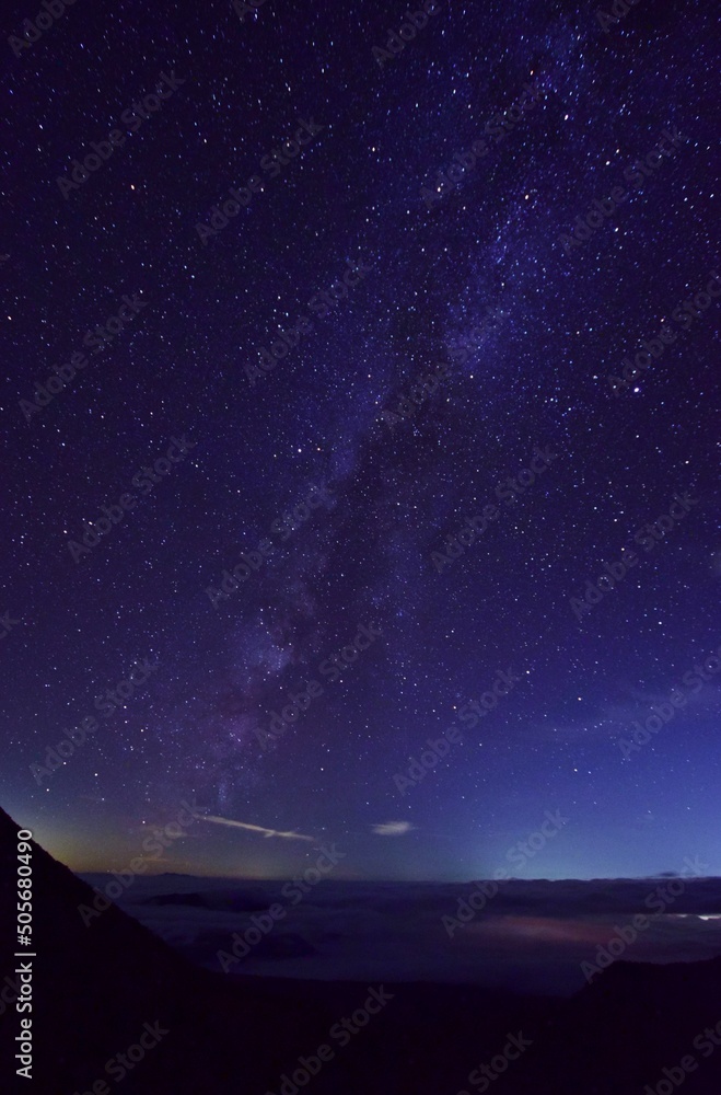 Fototapeta premium 満天の星空 北アルプス 立山連峰