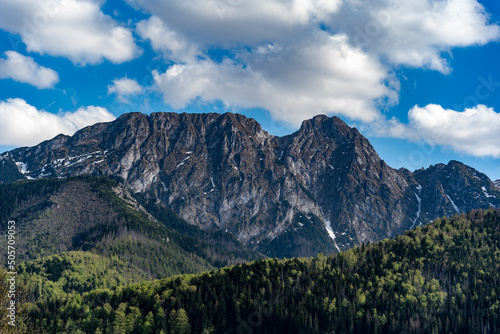 Obraz na płótnie giewont-tatry-polska-wiosna w salonie