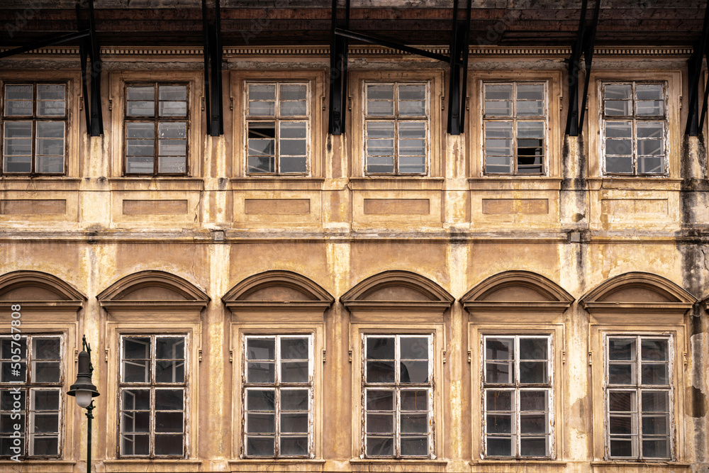 Obraz premium Old window in an old building