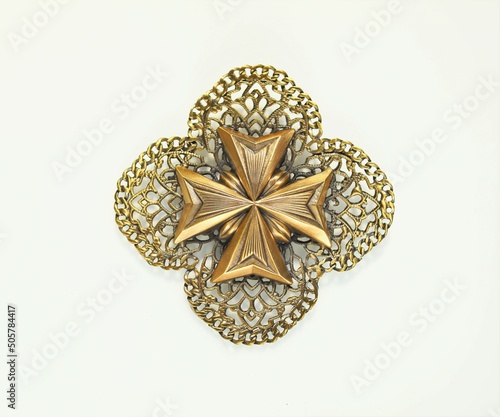 Photo Gold tone antiqued filigree maltese cross shape fashion brooch pin costume jewel