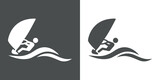 Beach holidays. Logo windsurf. Oceáno con olas y silueta de windsurfista en fondo gris y fondo blanco