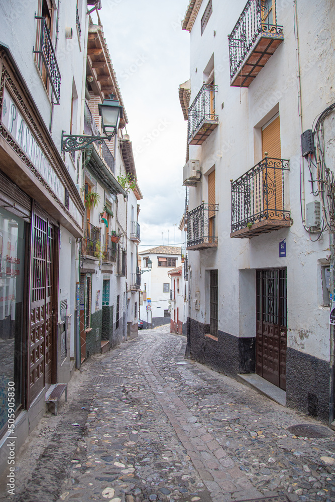 El Albaicín (o Albayzín) es el barrio más antiguo de Granada