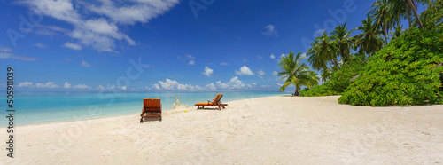 Fototapeta Naklejka Na Ścianę i Meble -  Great beach panorama in Maldives. Vacation on a dream island.