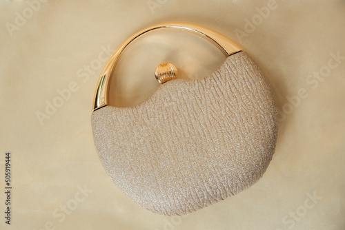 Luxurious Gold Chain Shoulder Bags for Women Color gold 