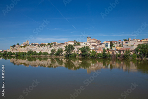 Rio Duero, Zamora, España photo