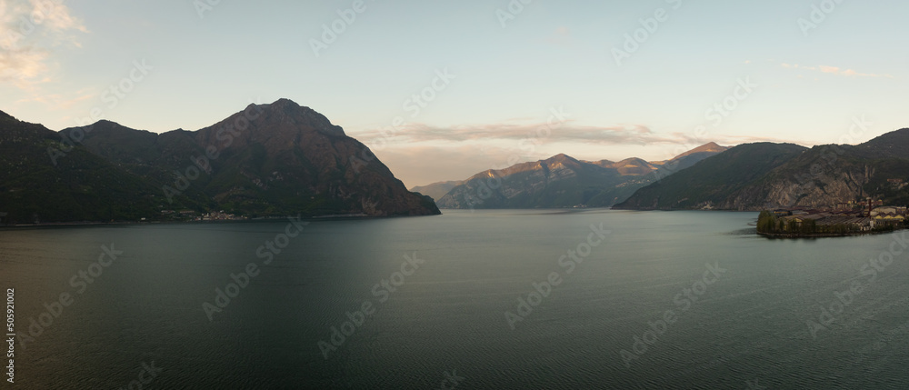 Φωτογραφία Aerial view of Lake Iseo and mountains background ,panorama of the lake at sunrise,Bergamo Italy