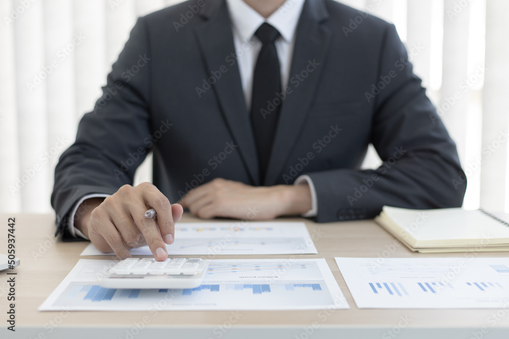 Accounting businesswomen are calculating income-expenditure and analyzing real estate investment data, Dedicated to the progress and growth of the company, Financial and tax systems concept. Accounting businesswomen are calculating income-expenditure and analyzing real estate investment data, Dedicated to the progress and growth of the company, Financial and tax systems concept.
