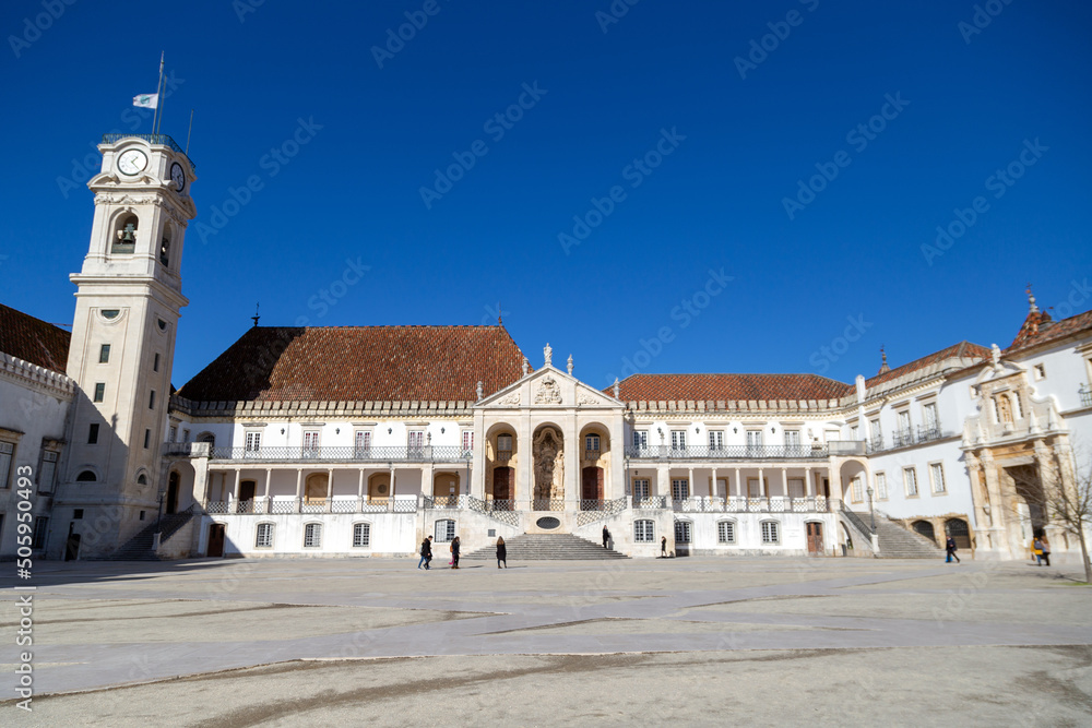 Plaza de la Universidad de Coimbra. En 2013, la Unesco eligió el campus histórico de la Universidad de Coímbra como Patrimonio de la Humanidad. Portugal