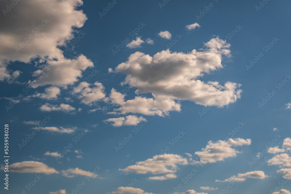 Φωτογραφία Blue sky background with white striped clouds in heaven and infinity