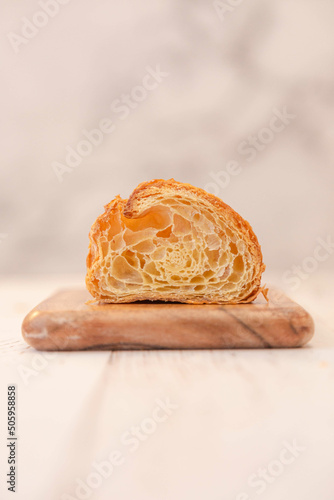 Croissant cortado por la mitad photo