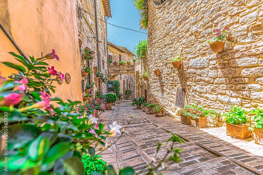Φωτογραφία Street view of the medieval town of Spello in Umbria, Italy